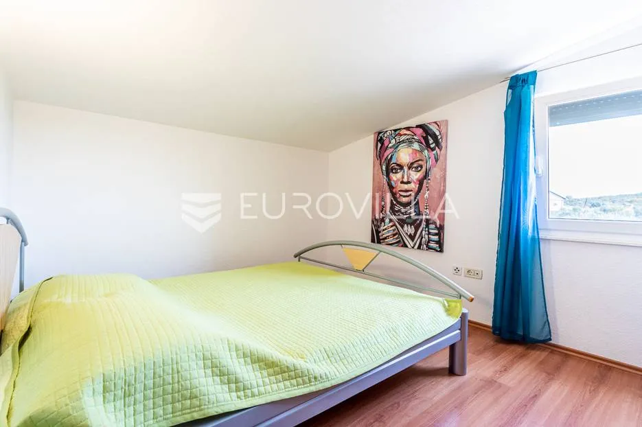 vinišće, kuća s s bazenom i 6 apartmana uz zemljište 1.000 m2 - slika 24