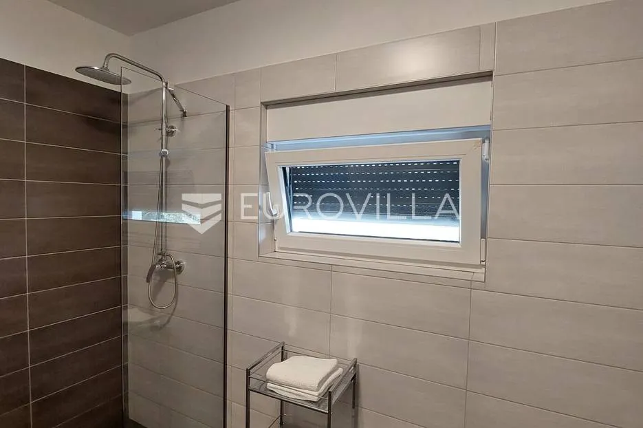šišan, moderna villa s bazenom na mirnoj lokaciji - slika 38