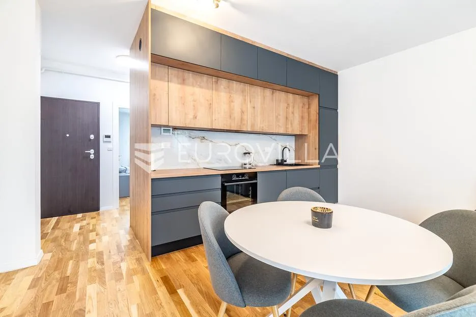 zagreb, trokut, prekrasan dvosoban stan 50 m², parking - slika 2