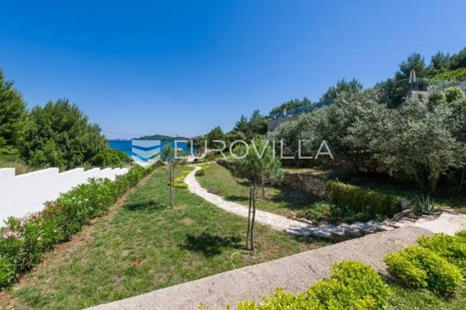 korčula, atraktivna vila prvi red do mora - slika 11