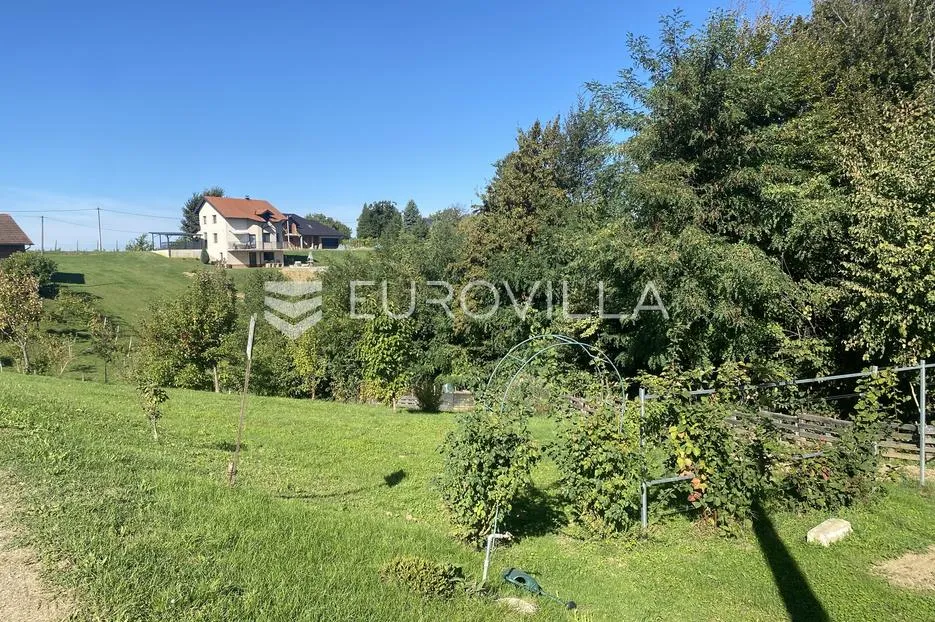 beretinec, zemljište okruženo zelenilom površine 1245 m² - slika 8