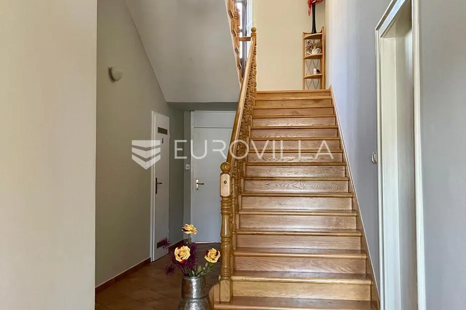 crikvenica, kuća sa 4 apartmana i 2 poslovna prostora, centar, pogled na more - slika 3