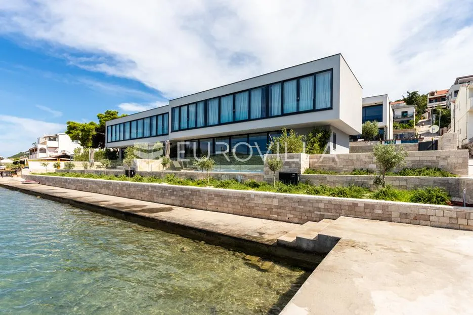 tisno, moderna vila s bazenom prvi red do mora - slika 26
