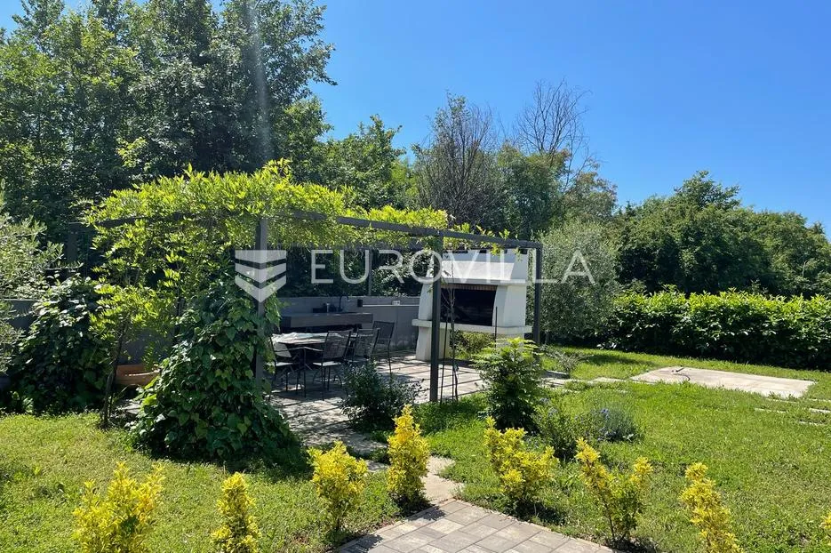 istra, žbandaj, troetažni stan 126 m² s 4 spavaće sobe, vrtom i parkingom - slika 3