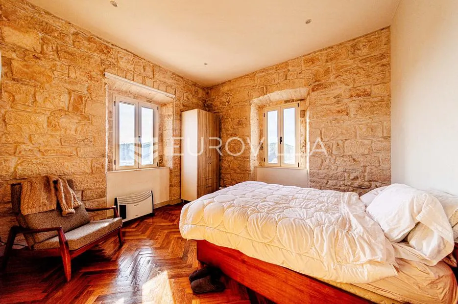 otok korčula, čara, kamena kuća u centru mjesta - slika 18