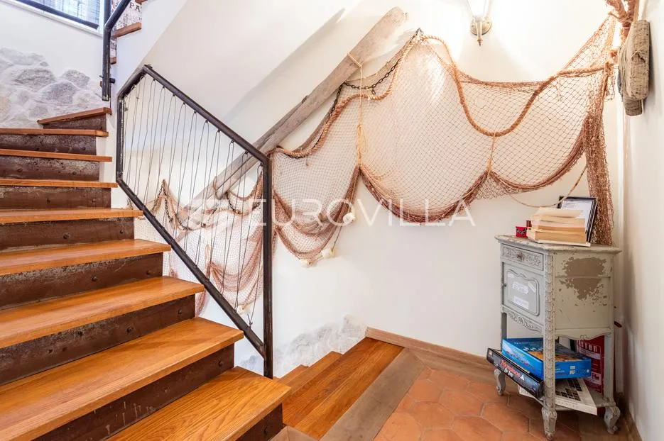brač, supetar, kuća ukupne površine 372 m² na zemljištu površine 411 m² - slika 19