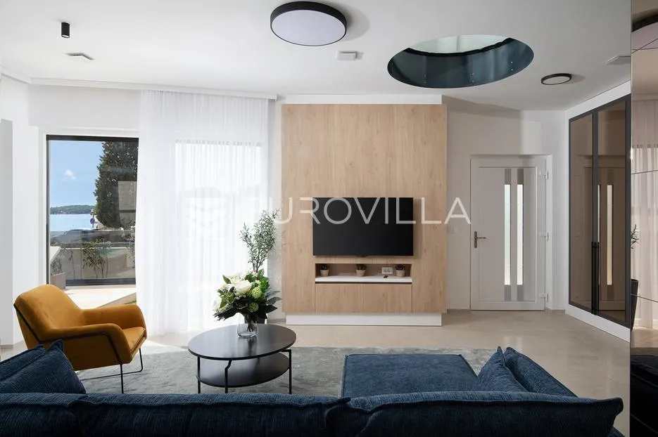 medulin, prekrasna villa od 350 m2, svega 6 m od mora s očaravajućim pogledom - slika 43
