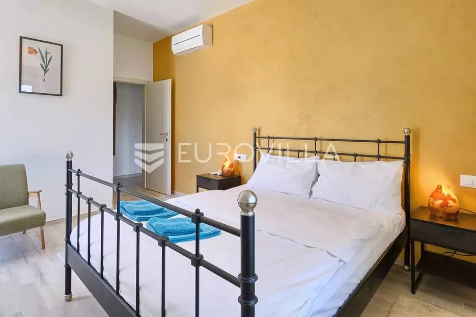 istra, bale, vila s bazenom na imanju od 30.000 m2 u osami - slika 32