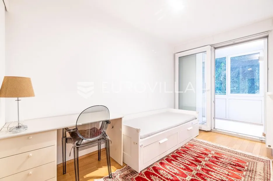 zagreb, britanski trg, prekrasan trosoban stan 80 m² - slika 8