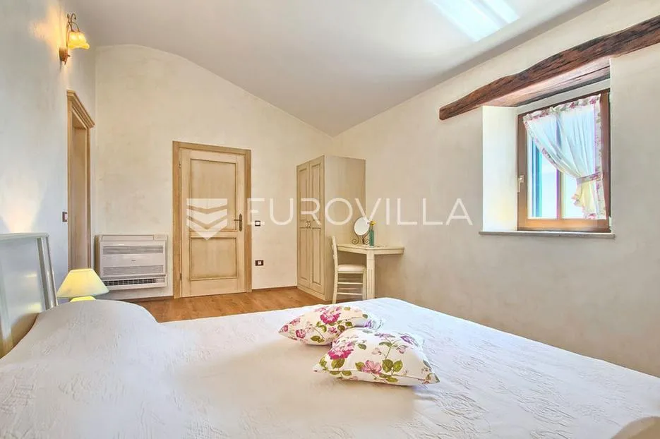 istra, poreč - elegantna kamena vila s bazenom, iznimno kvalitete gradnje - slika 24