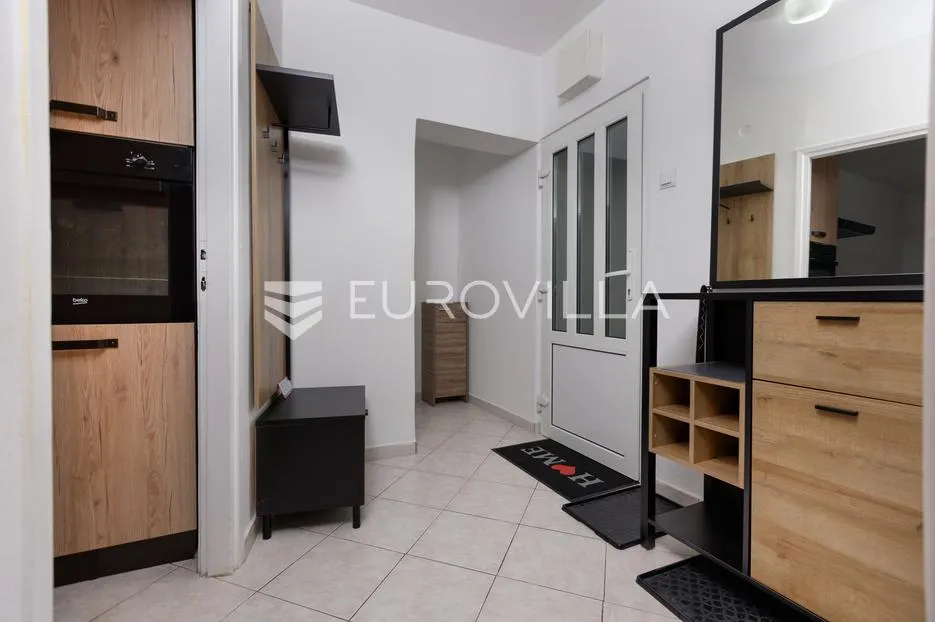 senj, dvosobni stan od 57 m² u strogom centru - slika 17