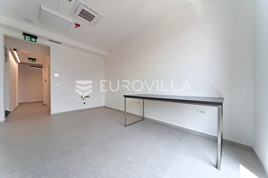 osijek, centar, najam poslovnog prostora 50 m² u modernoj poslovnoj zgradi - slika 7