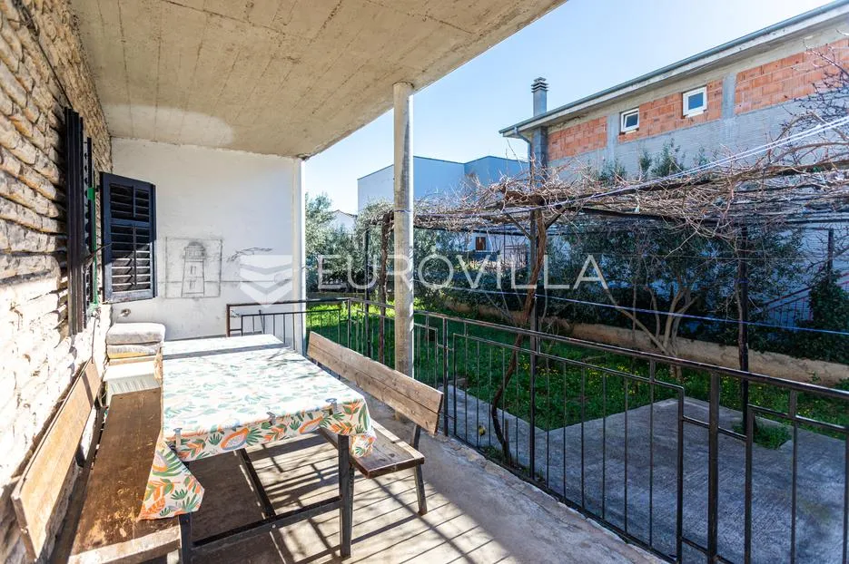 šibenik, brodarica, kuća sa velikim dvorištem 247,2 m² - slika 24
