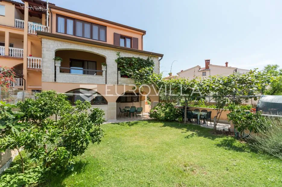 štinjan, prekrasna kuća u nizu s vrtom i pogledom more 300 m² - slika 78