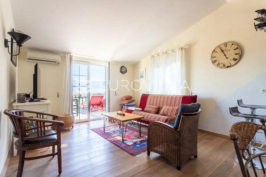 brač, supetar, kuća ukupne površine 372 m² na zemljištu površine 411 m² - slika 10