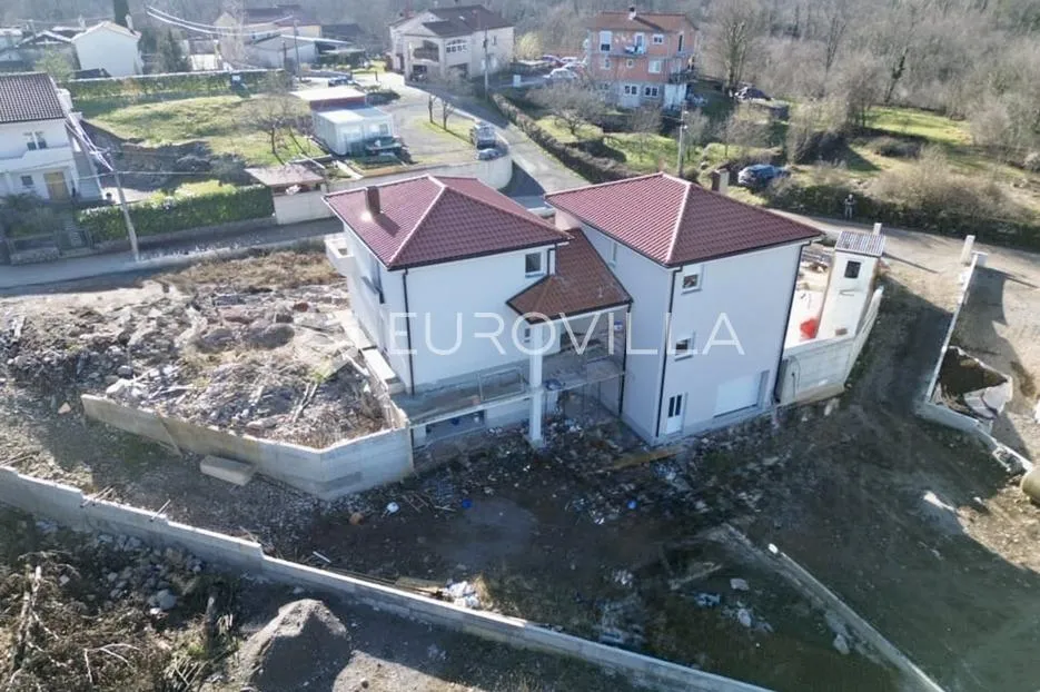 matulji, mučići, novoizgrađena dvojna kuća roh bau, četverosoban stan 213 m², bazen - slika 4