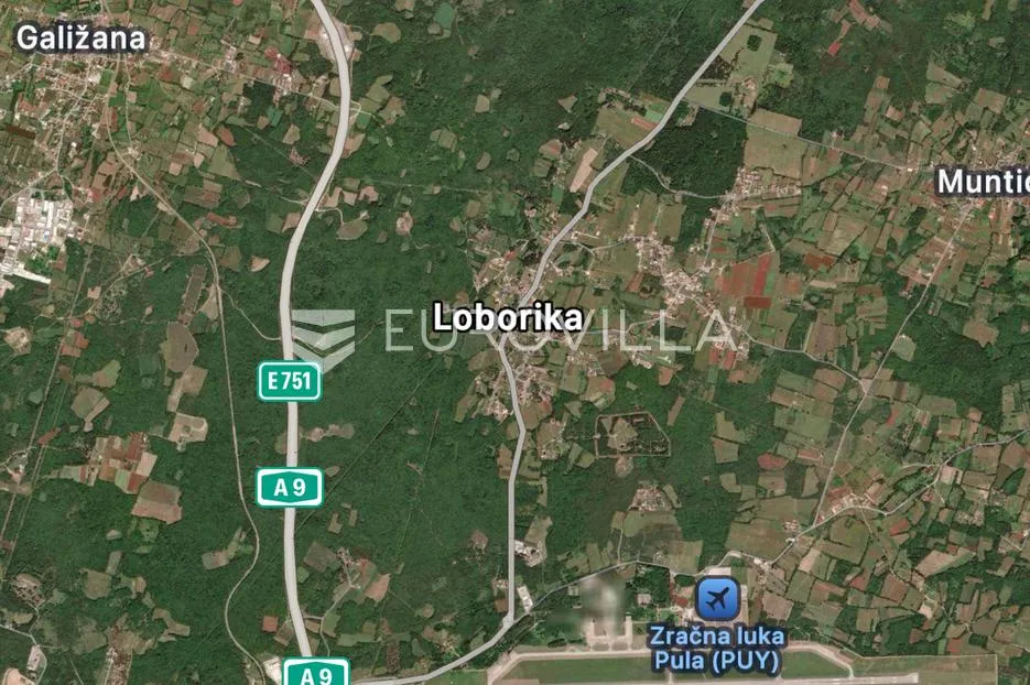 Istra, Loborika, građevinsko zemljište 703 m2