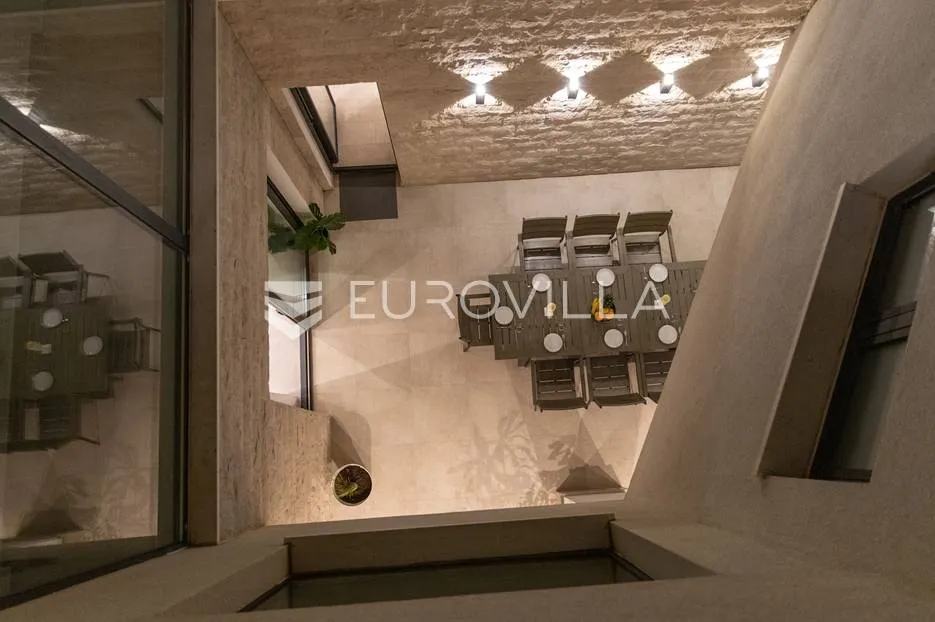 trogir, luksuzna vila s bazenom, nkp 368 m2 - slika 77