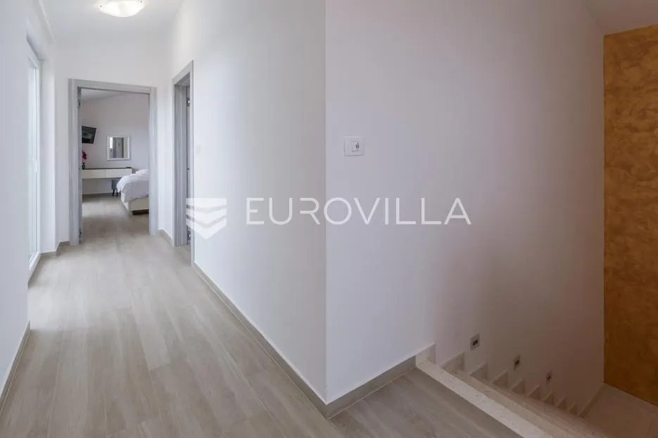istra, svetvinčenat, moderna samostojeća kuća 155 m² s grijanim bazenom 32 m² - slika 19