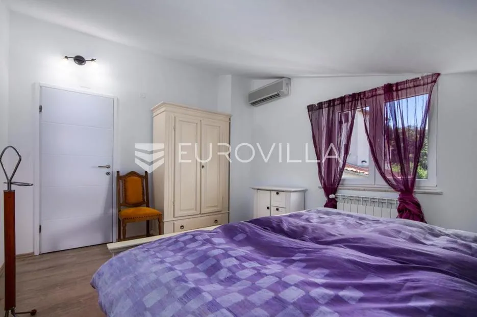 banjole, prekrasna uređena kuća nkp 350 m2 na velikoj okućnici od 3300 m2 - slika 33