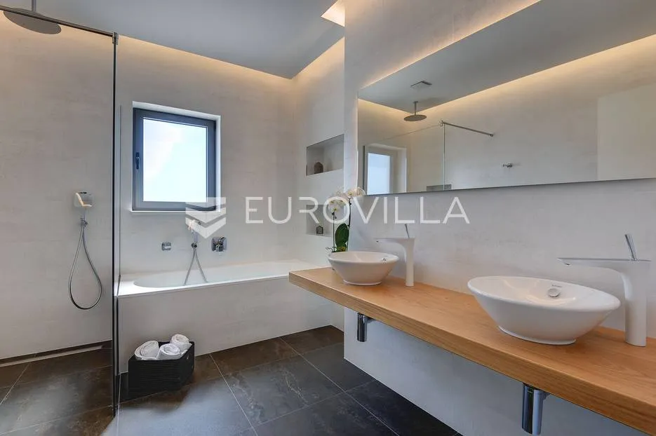 istra, vodnjan vila s pogledom na brijune 499 m2 - velika okućnica - slika 15