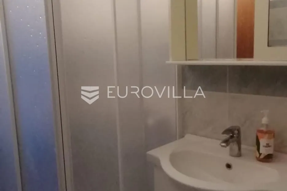 ugljan, muline, dvojna kuća s dva odvojena stana - slika 14