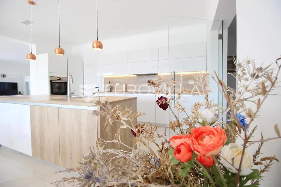istra, kanfanar, prekrasna kuća 450 m² na velikom imanju od 1900 m² - slika 8