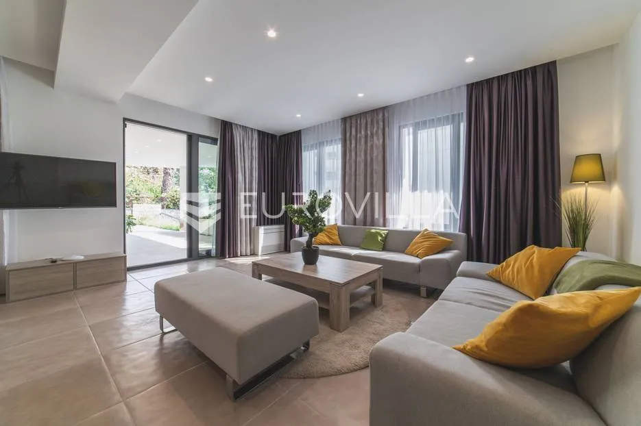 trogir, luksuzna vila s bazenom, nkp 368 m2 - slika 15