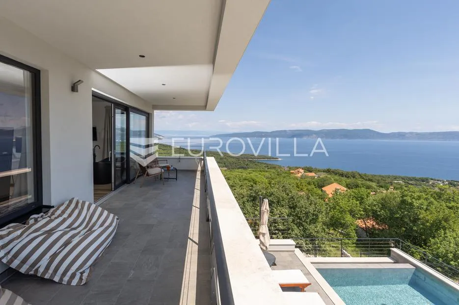 istra, okolica labina, prekrasna villa očaravajućeg pogleda na kvarner na izoliranoj lokaciji - slika 48