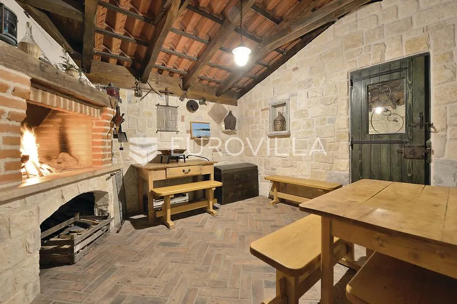 šibenik, martinska, prekrasna kamena vila s bazenom, vrtom i igralištem - slika 22