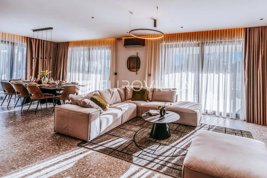 zadar, luksuzna vila s bazenom, savršen spoj elegancije i komfora - slika 54