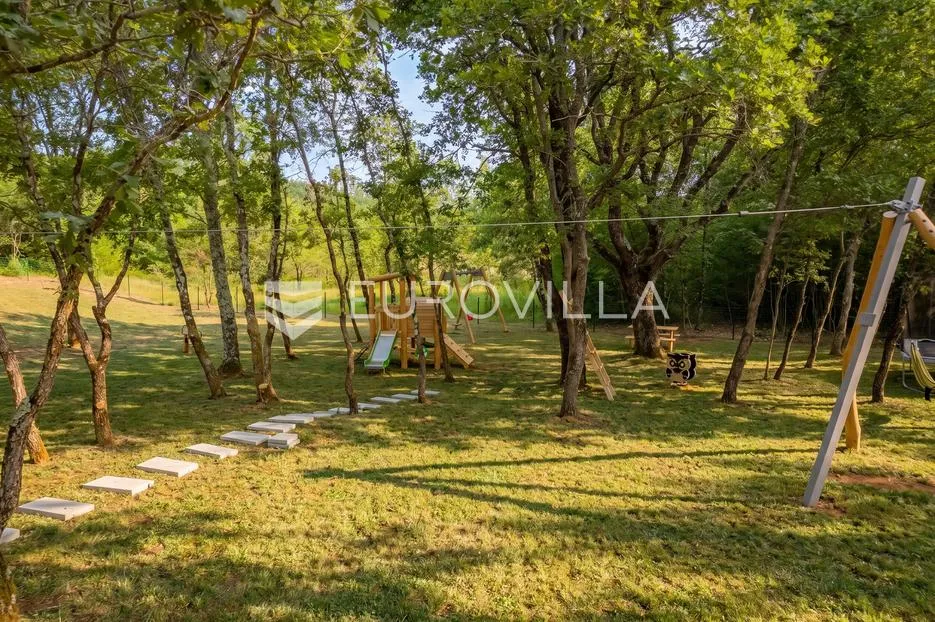 istra, labin, vrhunska moderna villa "e", grijani bazen 48 m², 2642 m² uređene okućnice - slika 11