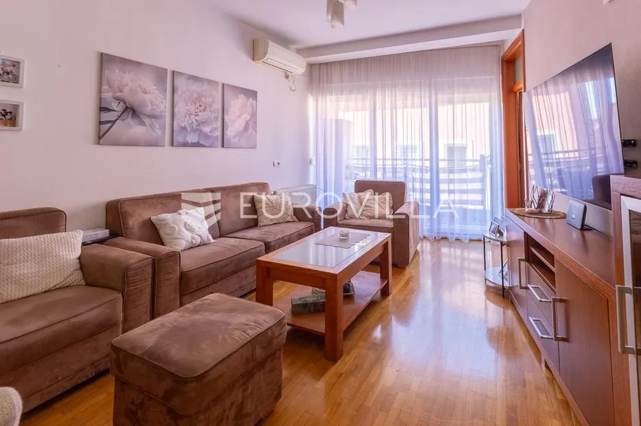 slavonski brod, trosoban stan 72 m² u centru - slika 2