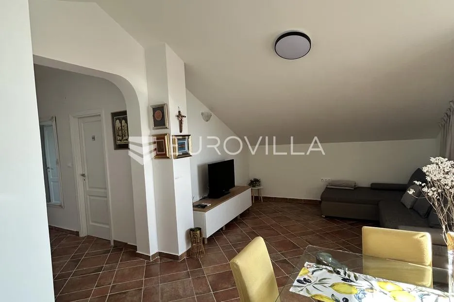 zadar, diklo, uređen dvosobni stan na drugom katu, 74 m² - slika 11