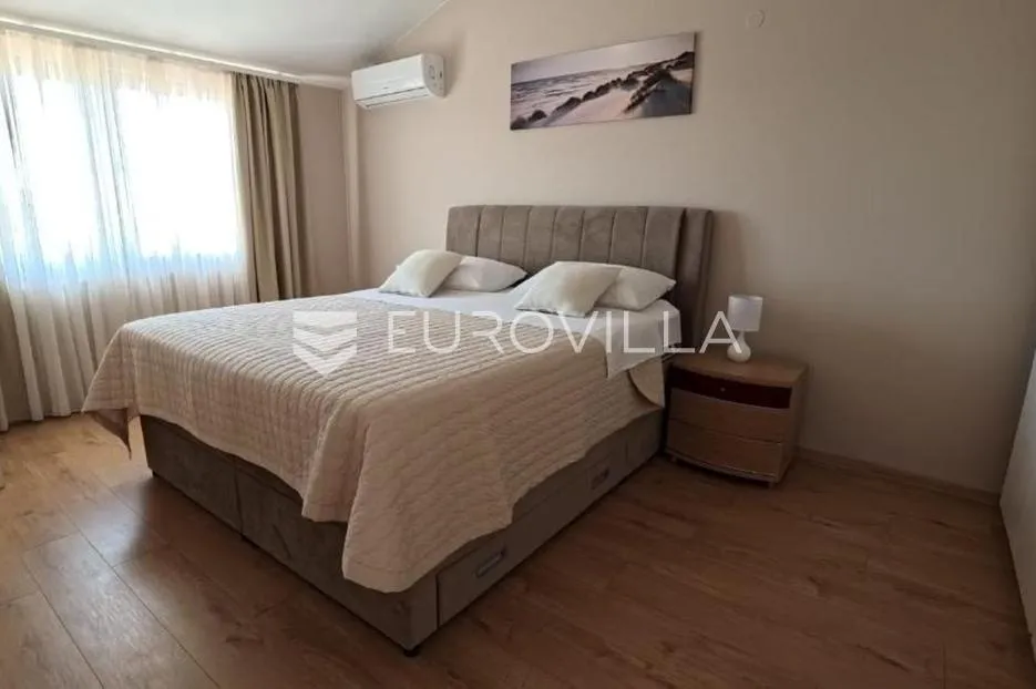kaštel lukšić, vila s bazenom i pogledom na more - slika 6