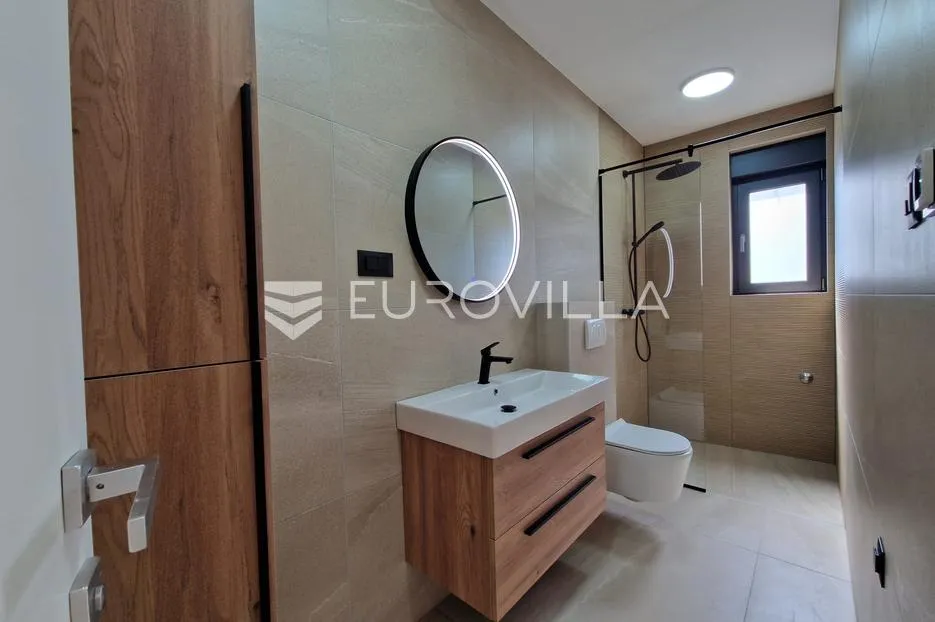 vir, apartman s krovnom terasom, pogled na more - slika 31