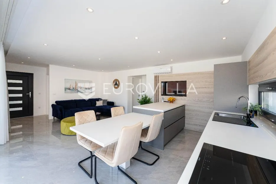 zadar, vir, luksuzna villa sa šest stambenih jedinica, samo 250m od mora - slika 7