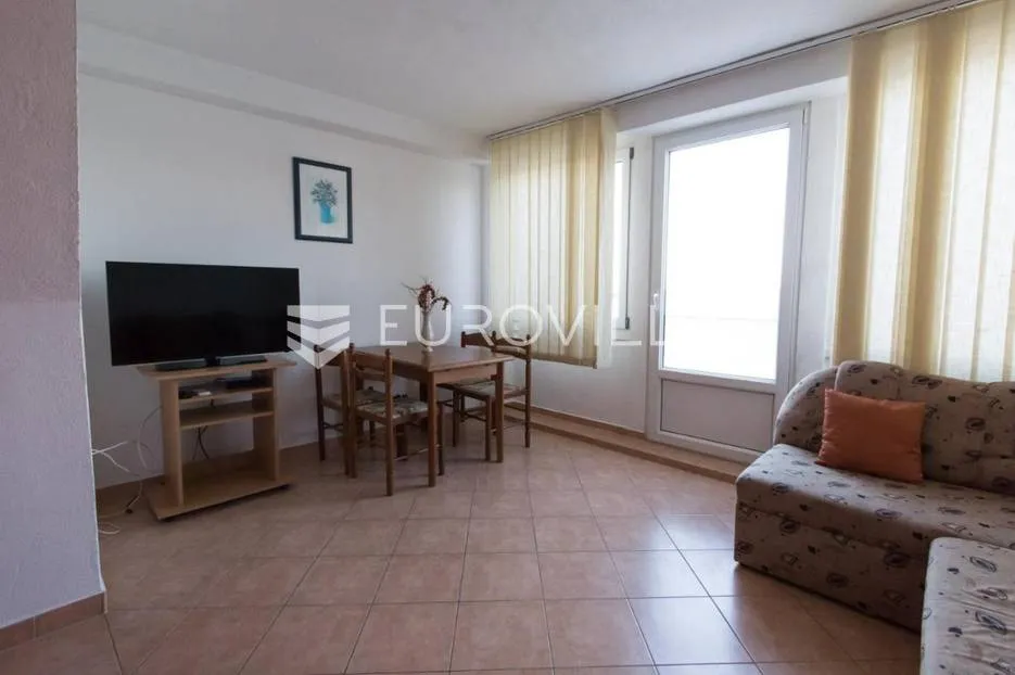 otok ugljan, kuća s pet apartmana prvi red do mora - slika 9