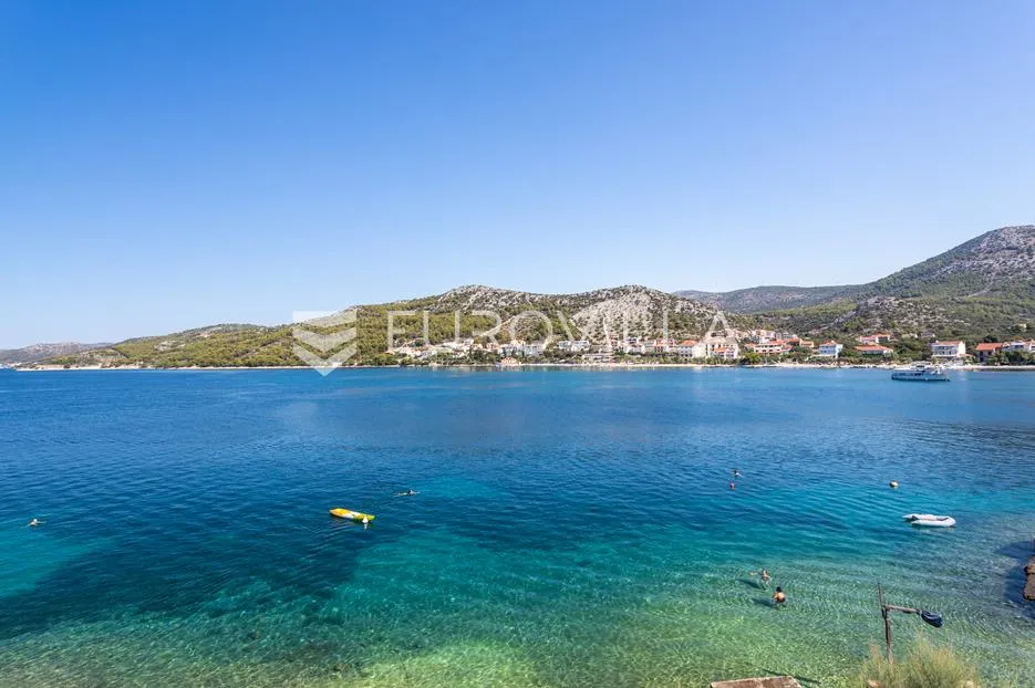 trogir, seget vranjica prekrasna kuća prvi red do mora - slika 29