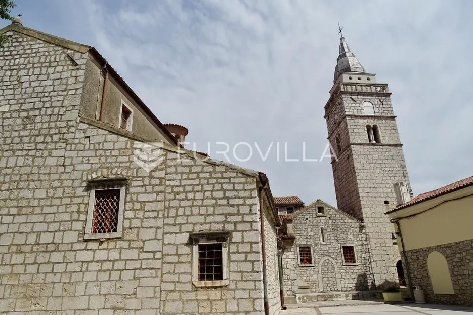 krk, omišalj, adaptirana kamena kuća u nizu s pogledom na more površine 54 m² - slika 23