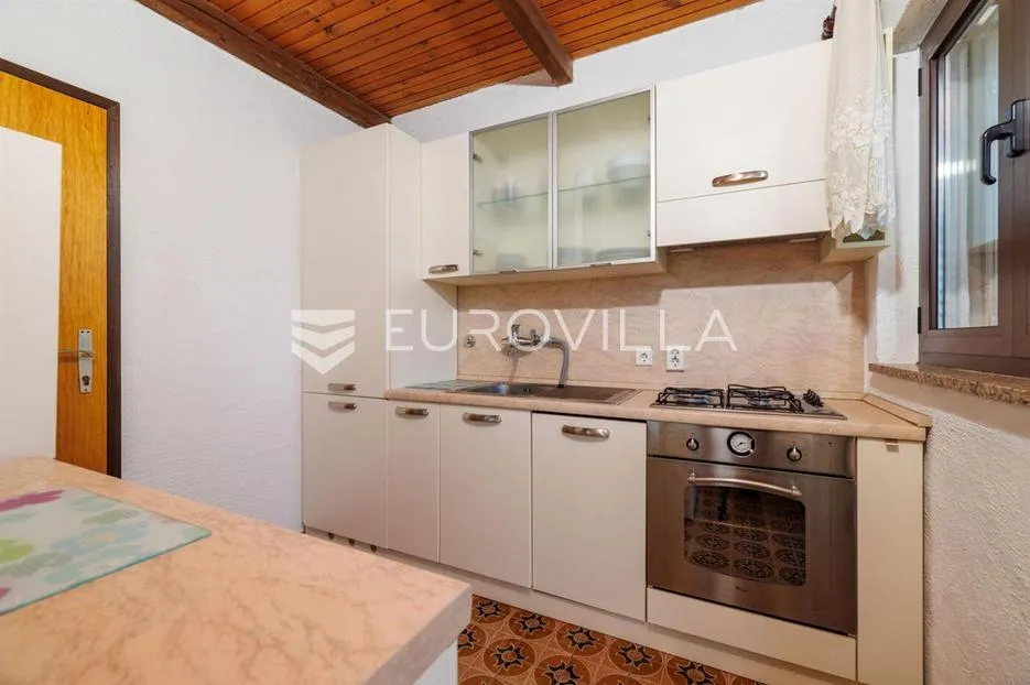 krk, punat, samostojeća kuća s dva apartmana po 100 m², studio apartman, bazen, garaža, sauna - slika 41