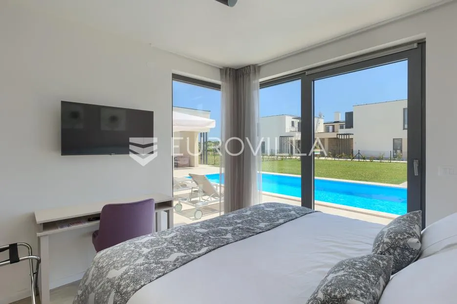 istra, brtonigla, moderna vila s bazenom i jacuzzijem - slika 22