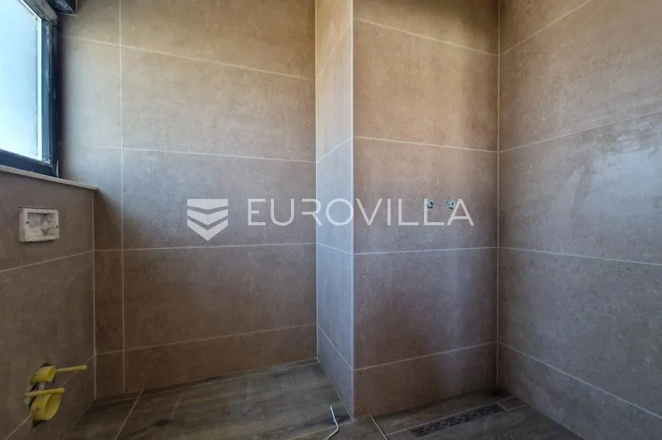 vir, trosoban apartman u blizini plaže, 1. kat - slika 17