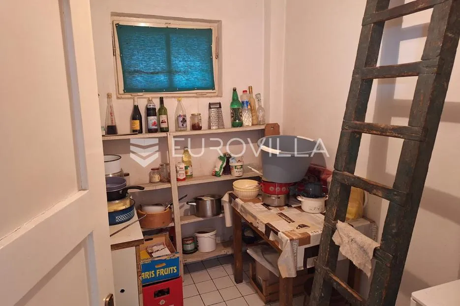 karlovac, mala švarča, stambeno-poslovna zgrada 330 m2 - slika 8