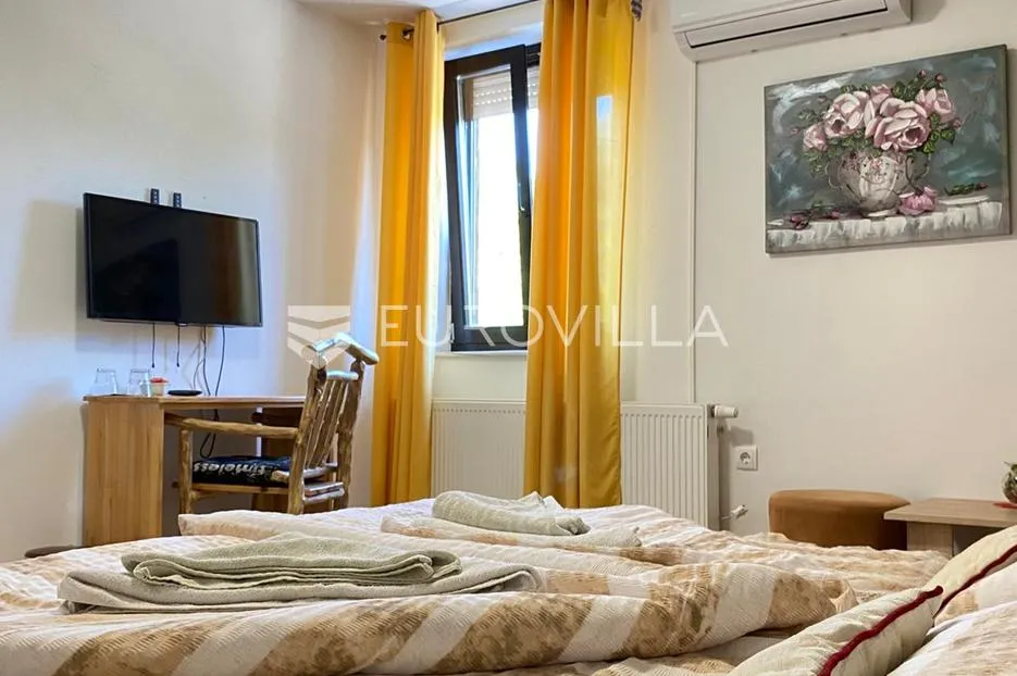 plitvička jezera, korenica, dvije kuće 470 m² - slika 26