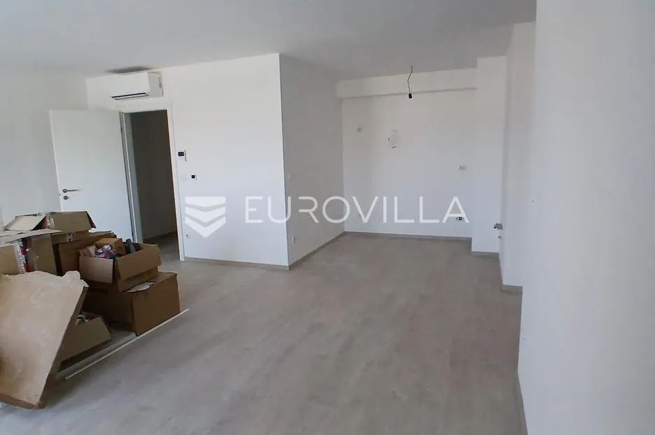 makarska, moderan dvosoban apartman s velikom terasom - slika 3