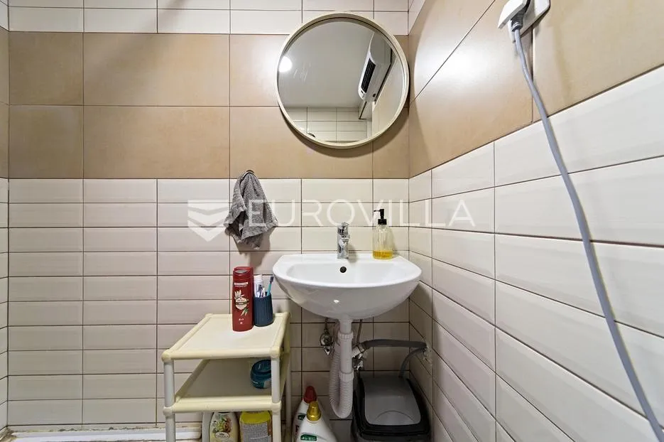 osijek, novi grad, na prodaju dva adaptirana i namještena stana u kući 41 m² - slika 9