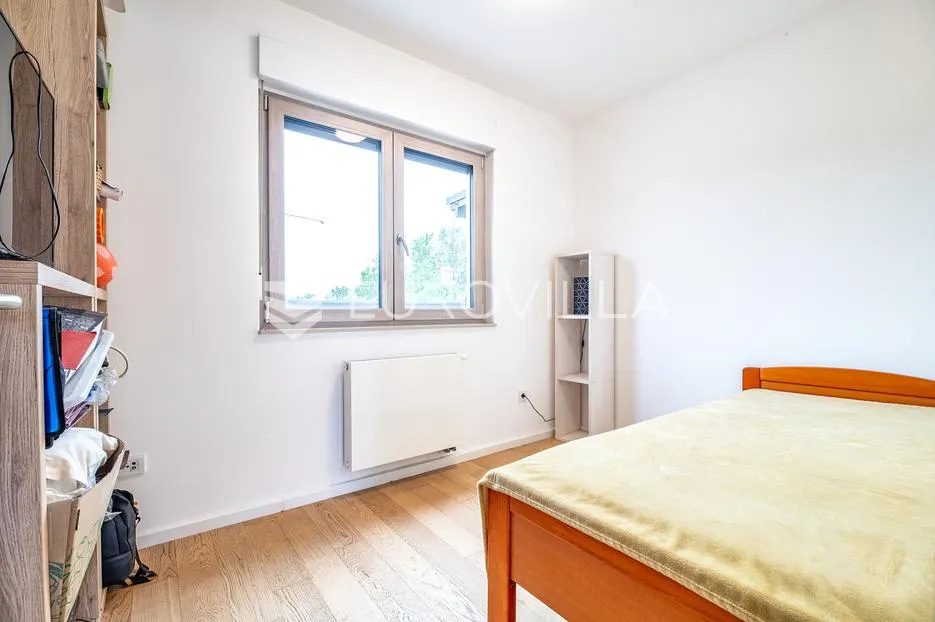 zagreb, jarun, atraktivan četverosoban penthouse s tri velike terase, garažom i parkingom - slika 6