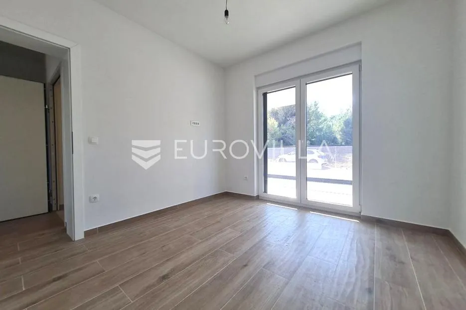 vir, luksuzan apartman u prizemlju s vrtom i pogledom na more - slika 29