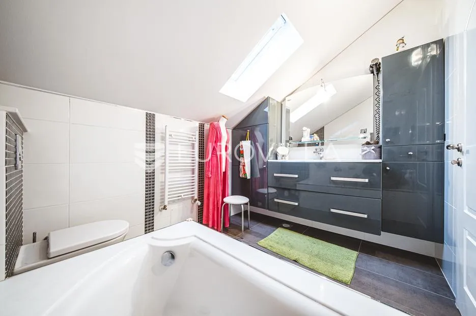 zagreb, gračani, prekrasna obiteljska kuća tlocrtne površine 238 m² - slika 11